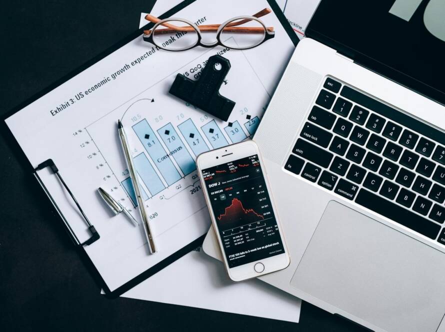 Uma crise financeira caracteriza-se por períodos complexos e disruptivos de incerteza económica e recessão.